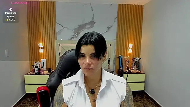 KAROLLJONES1 online show from December 3, 7:49 pm