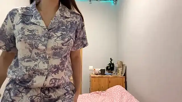 Adel strongwoman online show from January 5, 6:33 pm