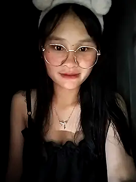 Snapshot of saronla_03 chatting on October 3, 4:56 pm saronla 03 online show from October 3, 4:56 pm