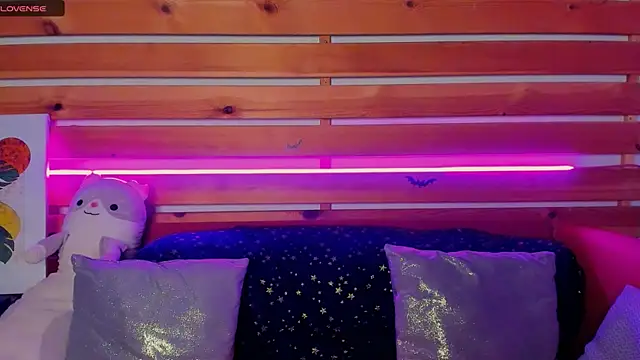 Emily Tylerr online show from February 18, 1:27 am