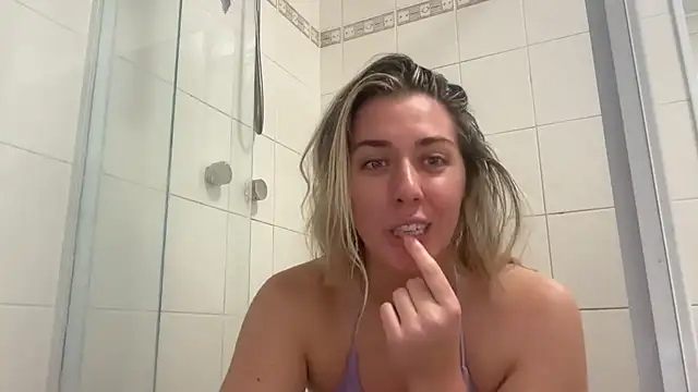 louiseberkeley online show from December 17, 1:55 am