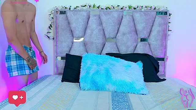 lana and liam  online show from April 1, 10:38 am