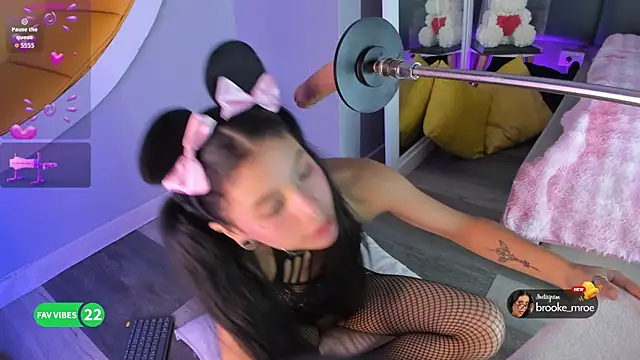 Brooke monroe online show from November 12, 8:18 pm