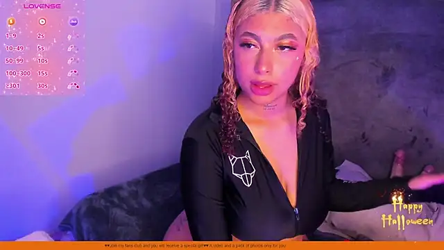Snapshot of Sienna_Lux chatting on October 17, 1:03 pm Sienna Lux online show from October 17, 1:03 pm