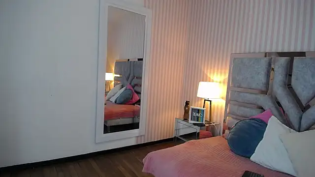 ViictoriaJones  online show from September 23, 12:03 pm