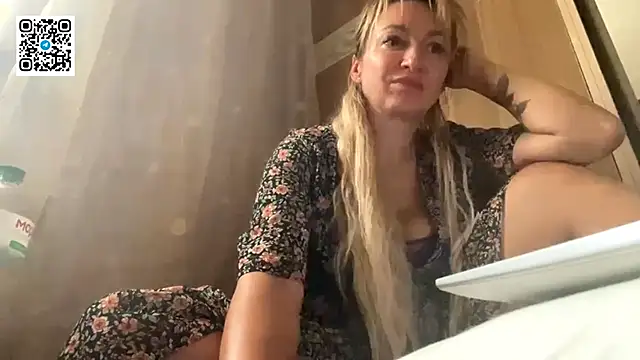 Snapshot of Lapussia chatting on September 28, 2:33 pm Lapussia online show from September 28, 2:33 pm