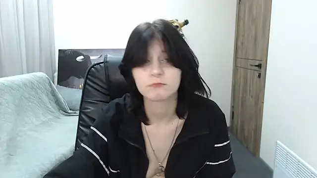 TinaQuiin online show from February 10, 9:01 am