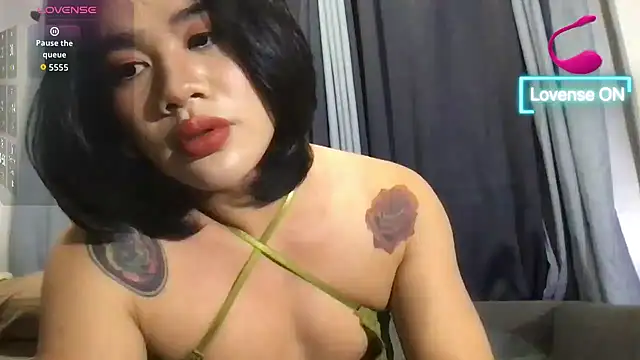 Malia Nicole online show from May 27, 8:17 pm