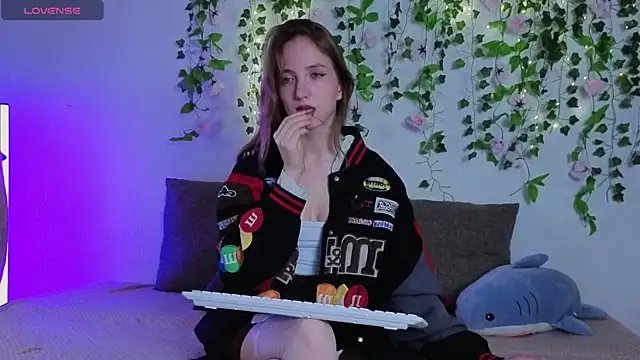 EmmaNovak online show from April 26, 8:17 pm