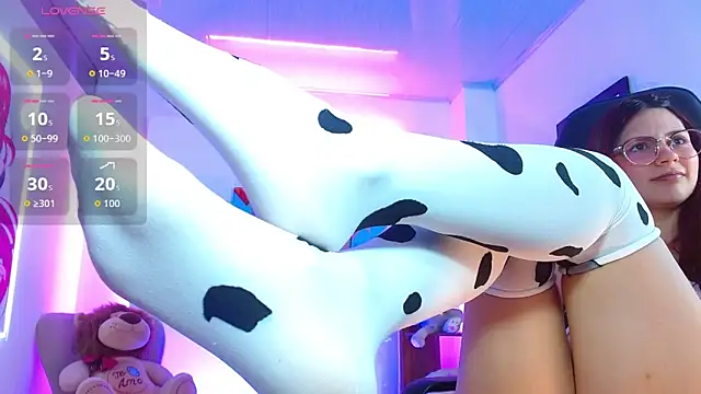 AlanaGarcia19 online show from November 28, 12:41 pm