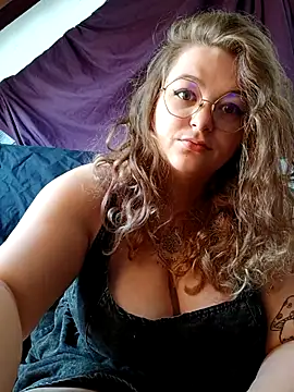 LilouCuriosity online show from September 9, 12:05 pm