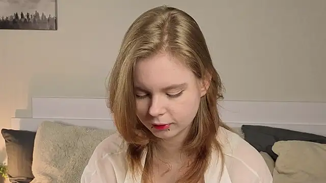 JulietteRain online show from May 7, 7:39 pm