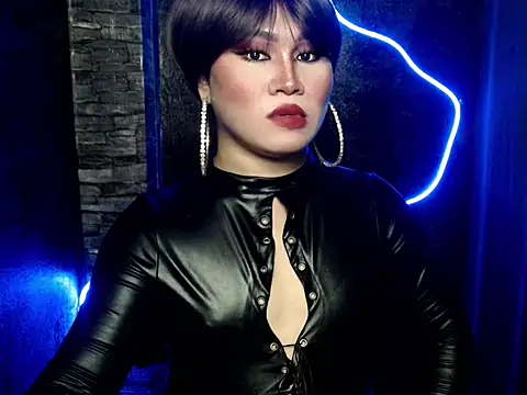 pretty lassy online show from September 17, 1:09 pm