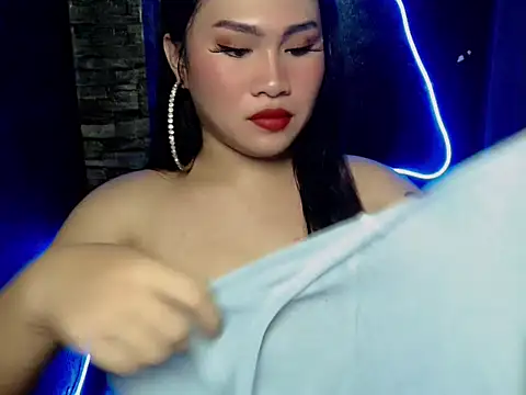 pretty lassy online show from October 16, 5:04 pm