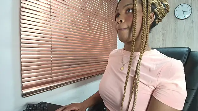 Snapshot of ArianaBeake chatting on September 17, 8:29 pm ArianaBeake online show from September 17, 8:29 pm
