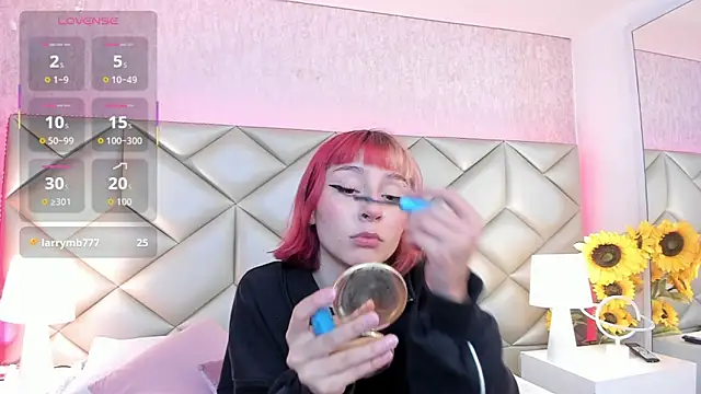 dafnne hall online show from December 3, 4:37 am