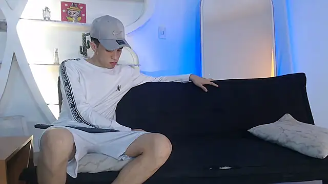 THREE GUYS HOT online show from October 6, 7:29 pm