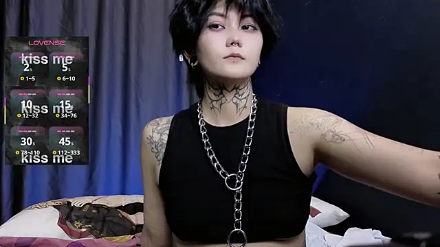 Snapshot of GothXRaven chatting on October 17, 4:10 pm GothXRaven online show from October 17, 4:10 pm
