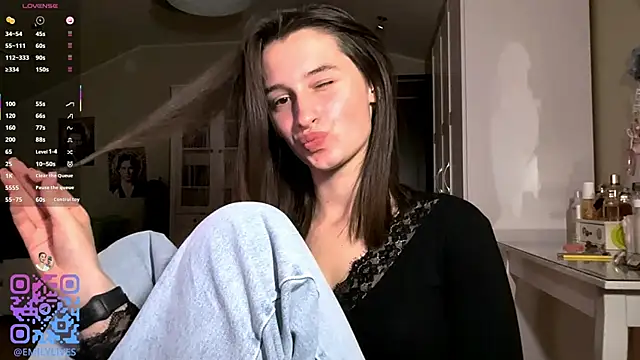 DarlineBrustera online show from April 6, 4:30 pm