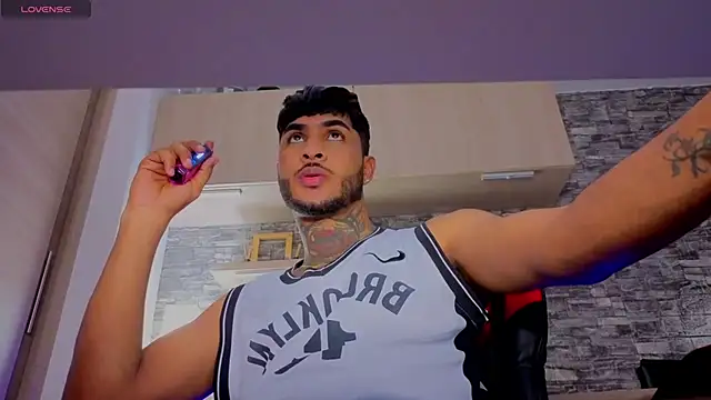 Theimperialboys  online show from March 24, 4:40 am