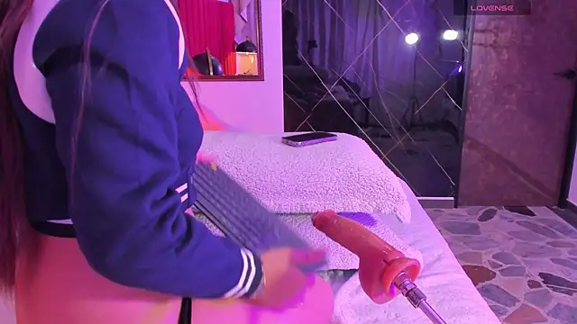 eimy jones  online show from January 10, 3:22 am