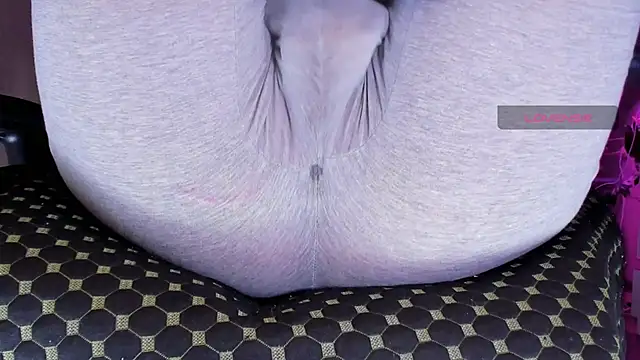 Cameltoe squirt inPants online show from November 10, 2:45 pm