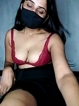 YourshotfriendNikkiSharma online show from September 15, 8:38 pm