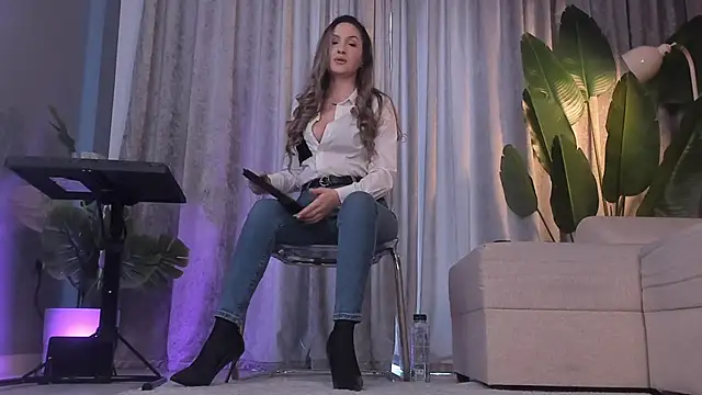 LisaAventi online show from March 13, 6:47 am