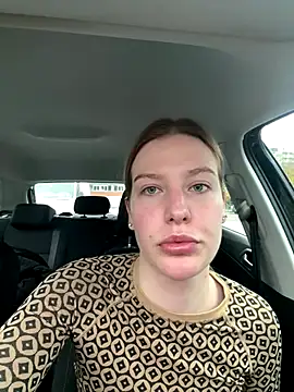 Chloemillerrxx online show from November 30, 2:32 pm