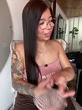 Maddy Piink online show from February 10, 5:05 pm