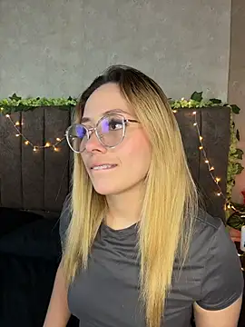 LanaMills  online show from March 6, 5:13 am