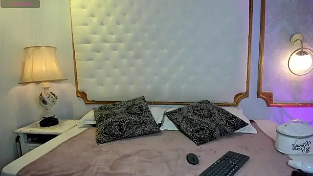 Nahomi key  online show from December 1, 7:49 pm