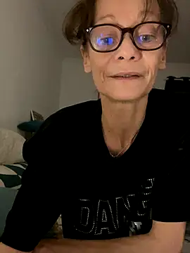 Chris06d22xh online show from November 16, 8:42 pm