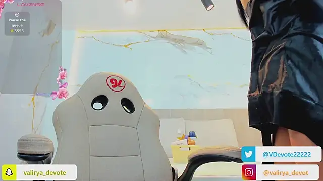 valirya devote online show from November 13, 3:49 am