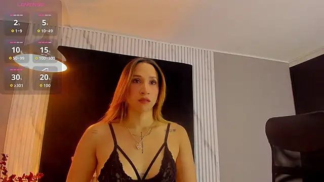 MONIK FOX CR online show from October 18, 7:37 pm