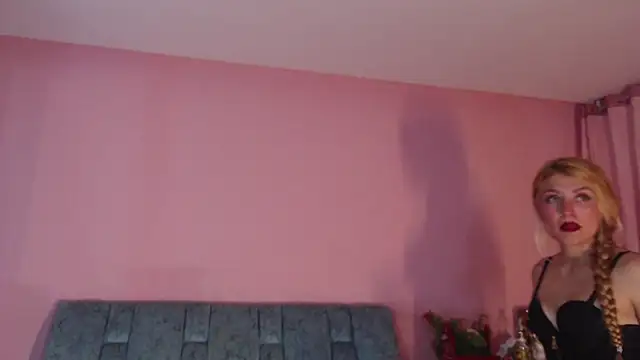 Camila Russoo online show from December 1, 7:05 pm