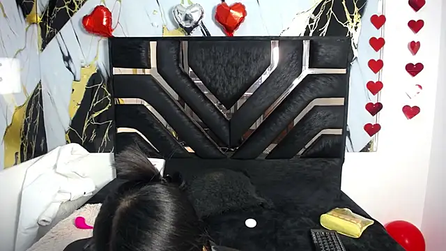 Miahotcs1 online show from February 18, 1:10 pm