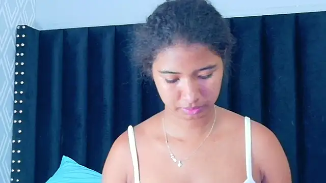 shyblacksweetiee online show from April 26, 7:33 pm