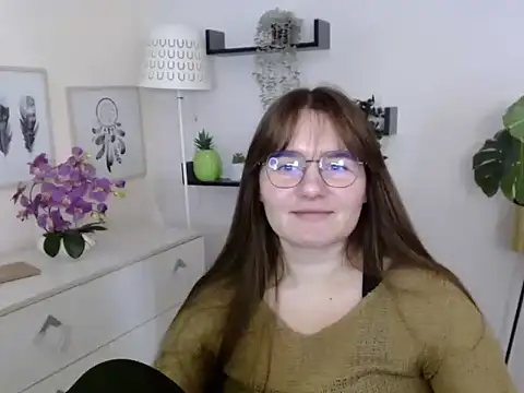 Snapshot of Julie_Diamond chatting on October 17, 1:25 pm Julie Diamond online show from October 17, 1:25 pm