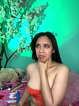 Snapshot of Esmeraldagh_ chatting on October 15, 1:14 pm Esmeraldagh online show from October 15, 1:14 pm