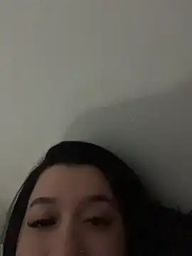 Aliciawhitee online show from April 28, 4:38 am