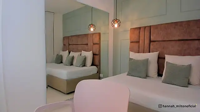 hannah miltonn online show from October 20, 11:08 pm