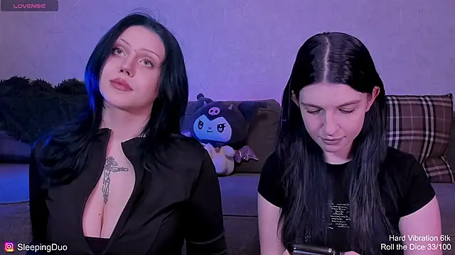 Threesomebabes online show from June 11, 7:22 pm