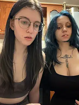 Threesomebabes online show from August 5, 8:04 pm