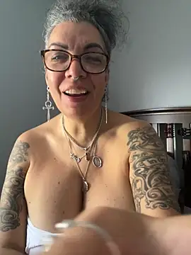 dieseldame1313 online show from November 4, 4:23 pm