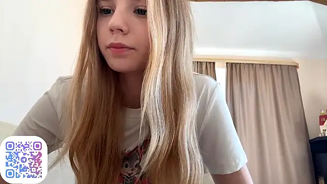Snapshot of FruityXo chatting on September 13, 10:56 am FruityXo online show from September 13, 10:56 am