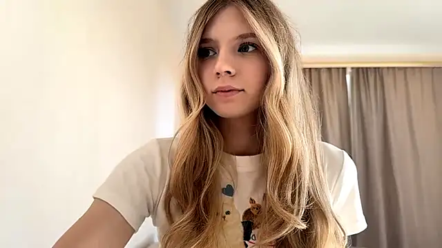 Snapshot of FruityXo chatting on October 13, 11:57 am FruityXo online show from October 13, 11:57 am