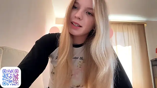 Snapshot of FruityXo chatting on September 22, 8:35 am FruityXo online show from September 22, 8:35 am