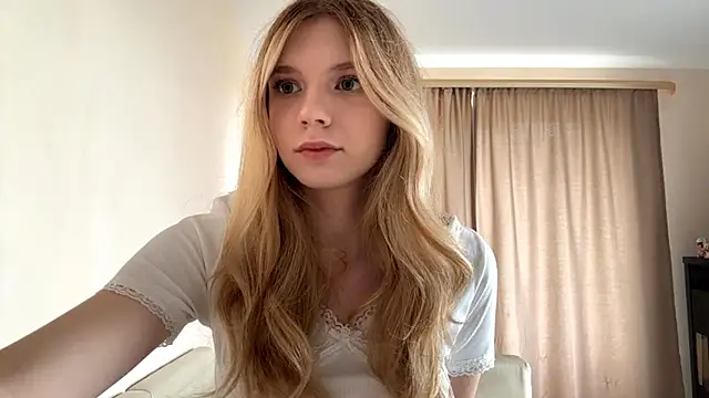 Snapshot of FruityXo chatting on October 5, 11:04 am FruityXo online show from October 5, 11:04 am