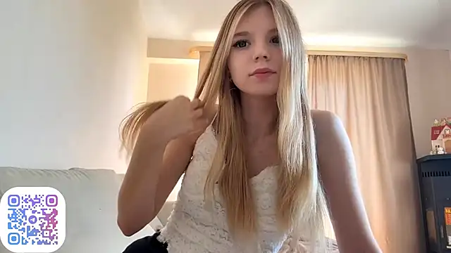 Snapshot of FruityXo chatting on September 12, 9:18 am FruityXo online show from September 12, 9:18 am